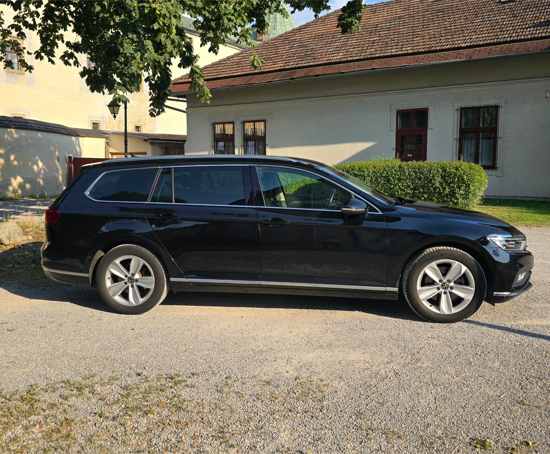 VW PASSAT CIERNY (3)