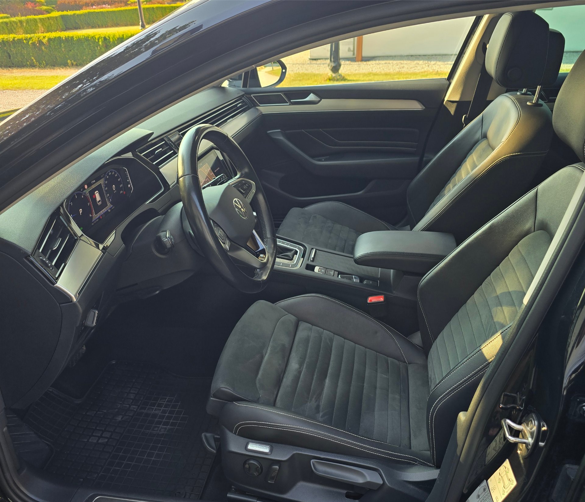 VW PASSAT CIERNY (6)