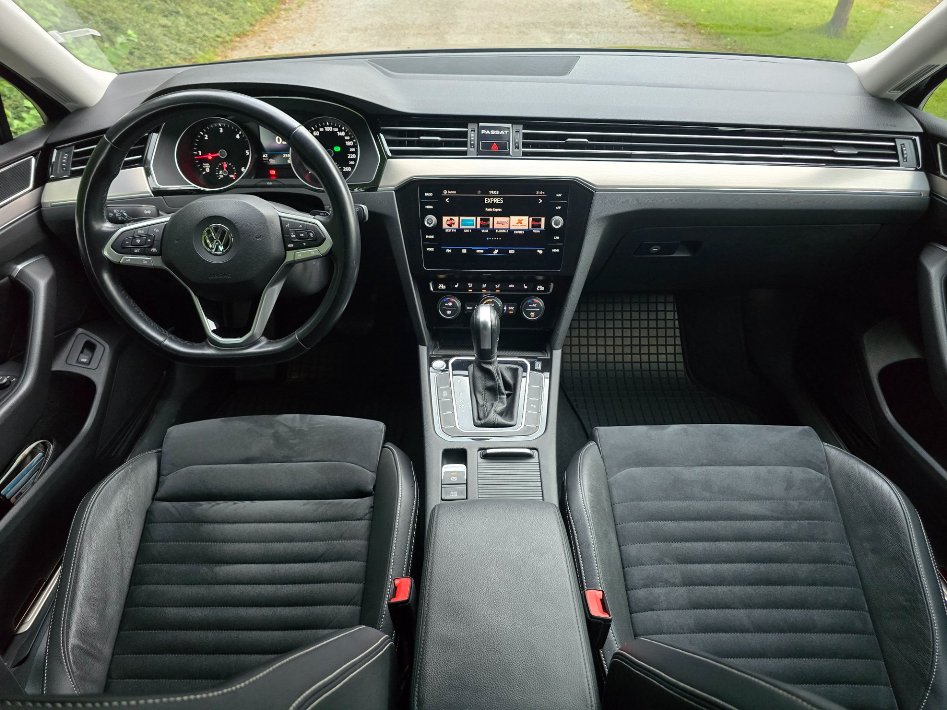 passat-cierny-X (10)