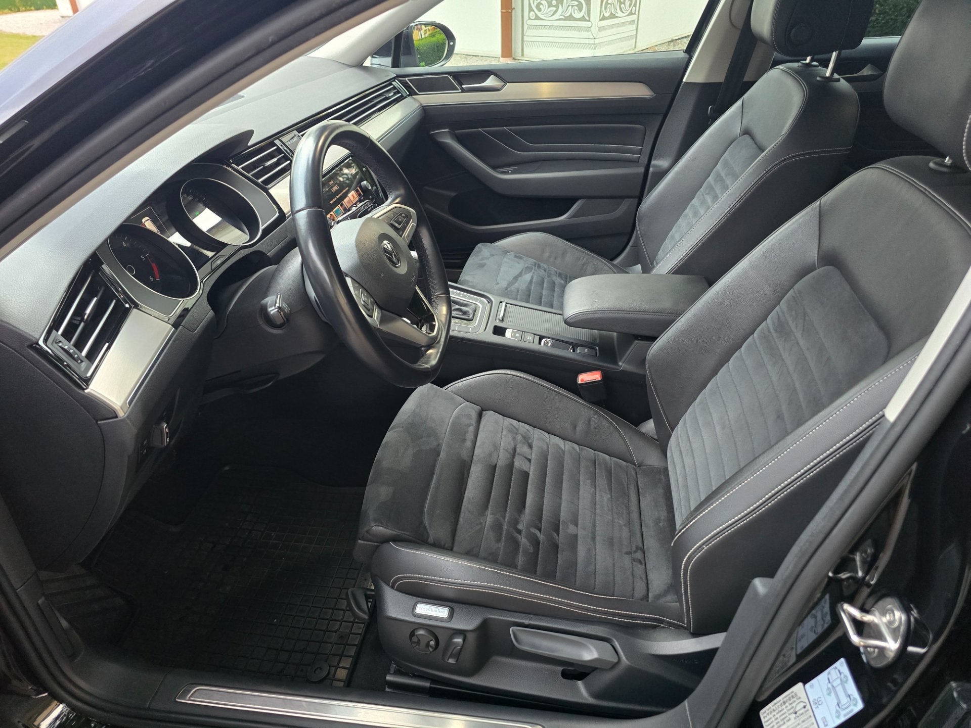 passat-cierny-X (7)