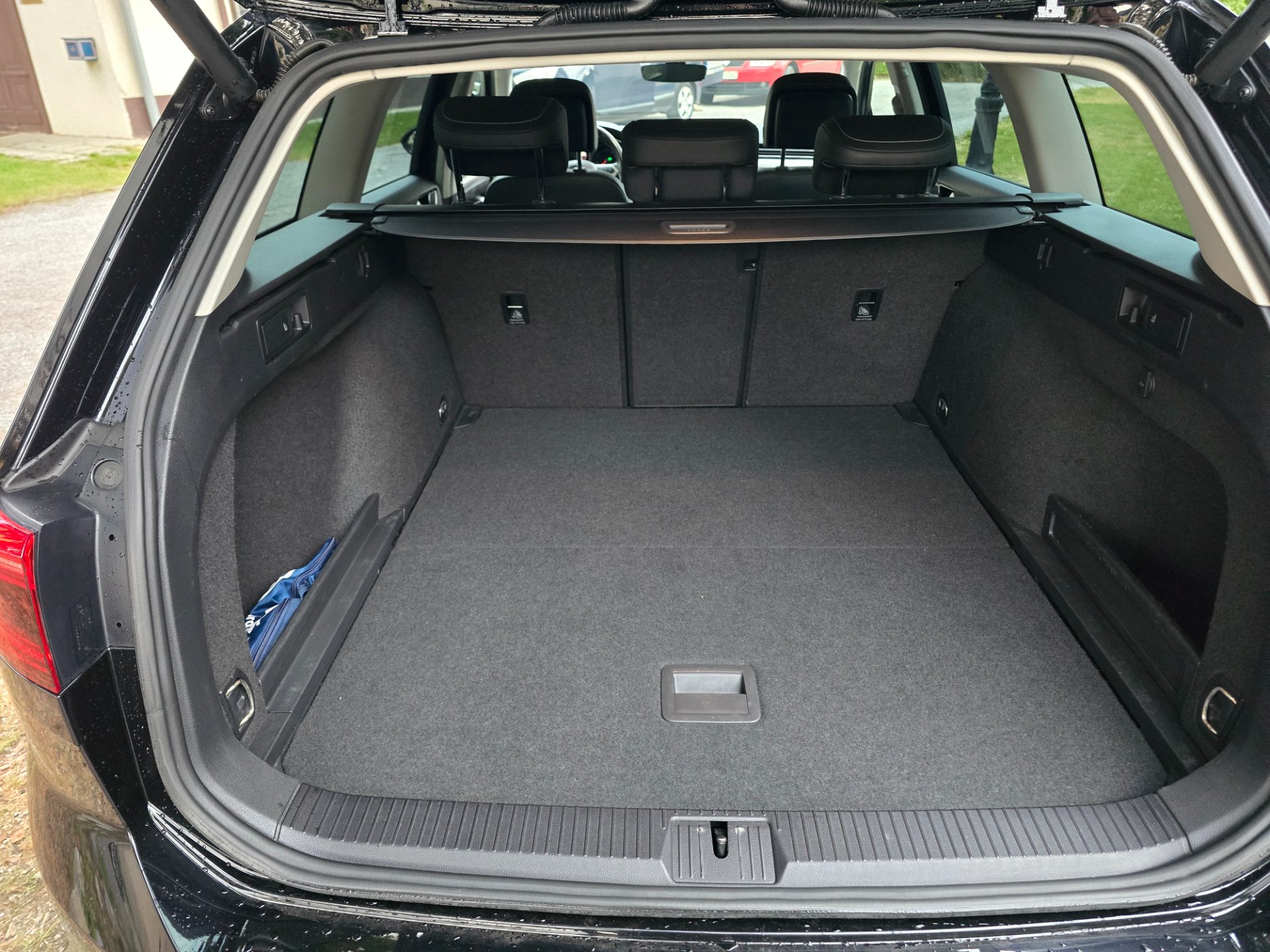 passat-cierny-X (9)